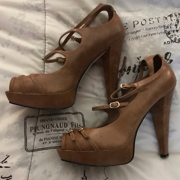 Baker’s Brown Size 9 High Heel - Picture 2 of 4